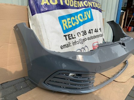 VW Golf 8 Voorbumper bumper Grey 5H0807221J T240