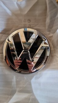 VW Tiguan 2016+ voor grill logo ACC 5NA853601