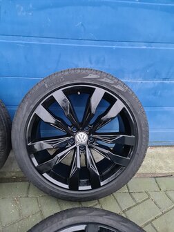 VW Tiguan Velg 20 inch set Suzuka Velgen en Banden 5NA601025G