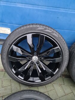 VW Tiguan Velg 20 inch set Suzuka Velgen en Banden 5NA601025G