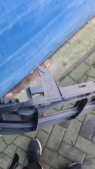 Audi E-Tron 4KE Bumperinleg Sluitdeel Voorbumper 4KE807233