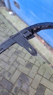 Audi E-Tron 4KE Bumperinleg Sluitdeel Voorbumper 4KE807233