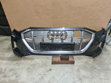 Voorbumper Audi E-Tron 4KE807437