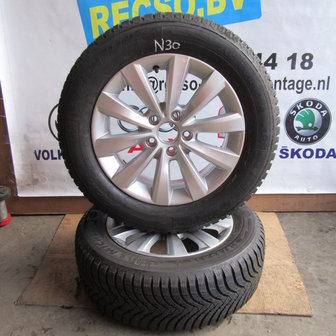 VW Passat Whirl Velg Michelin Winterband 215/60/16 561601025