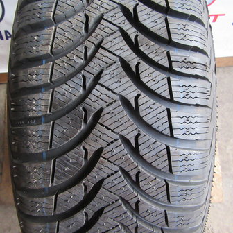 VW Passat Whirl Velg Michelin Winterband 215/60/16 561601025