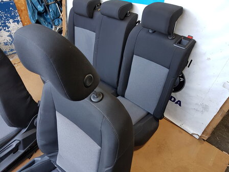 VW Golf 7 interieur set stoelen stof 