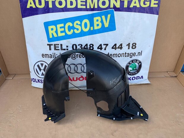 VW Artheon Links voor 3G8805977C