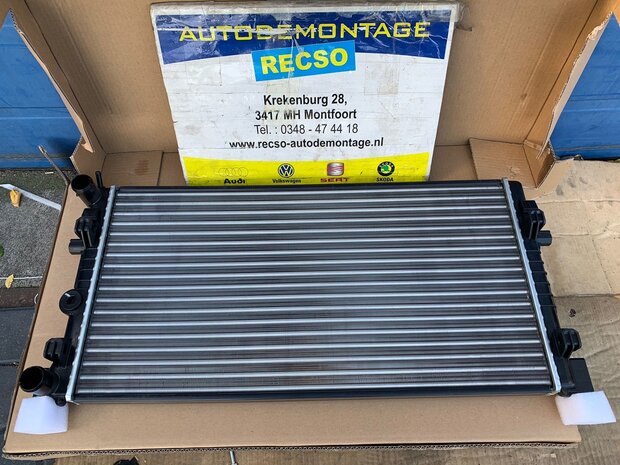 Vw Polo 2G Radiateur 1.0 MPI nieuw 2Q0121253