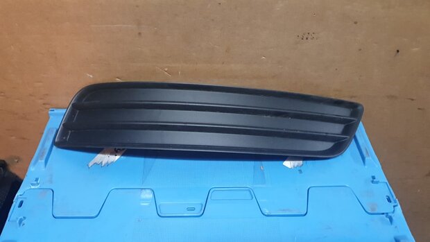 Audi A3 8P ventilatierooster  grill links onder 8p0807681e