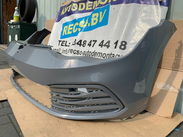 VW Golf 8 Voorbumper bumper Grey 5H0807221J T240