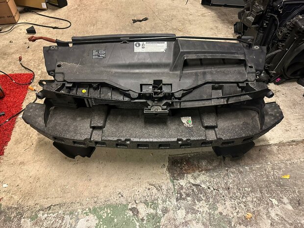 VW Scirocco 1.2 tsi Front + bumperbalk 1K8805588A 1K8805588B