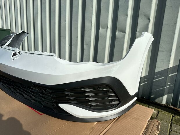 VW Golf 8 GTI voorbumper Clubsport 2020-2022 4xpdc wit R5