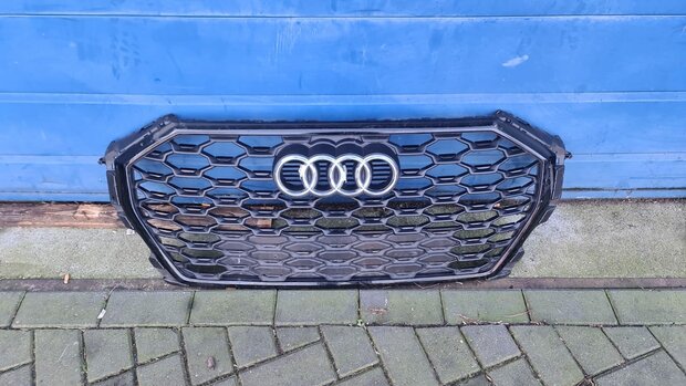 Audi Q3 S-Line Grille 83F853651B