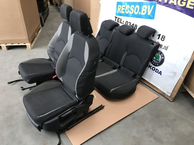 Seat Leon 5F interieur Stof Stoelen