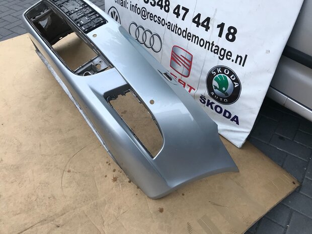 Skoda Octavia Voor bumper zilver grijs 1Z0807221M